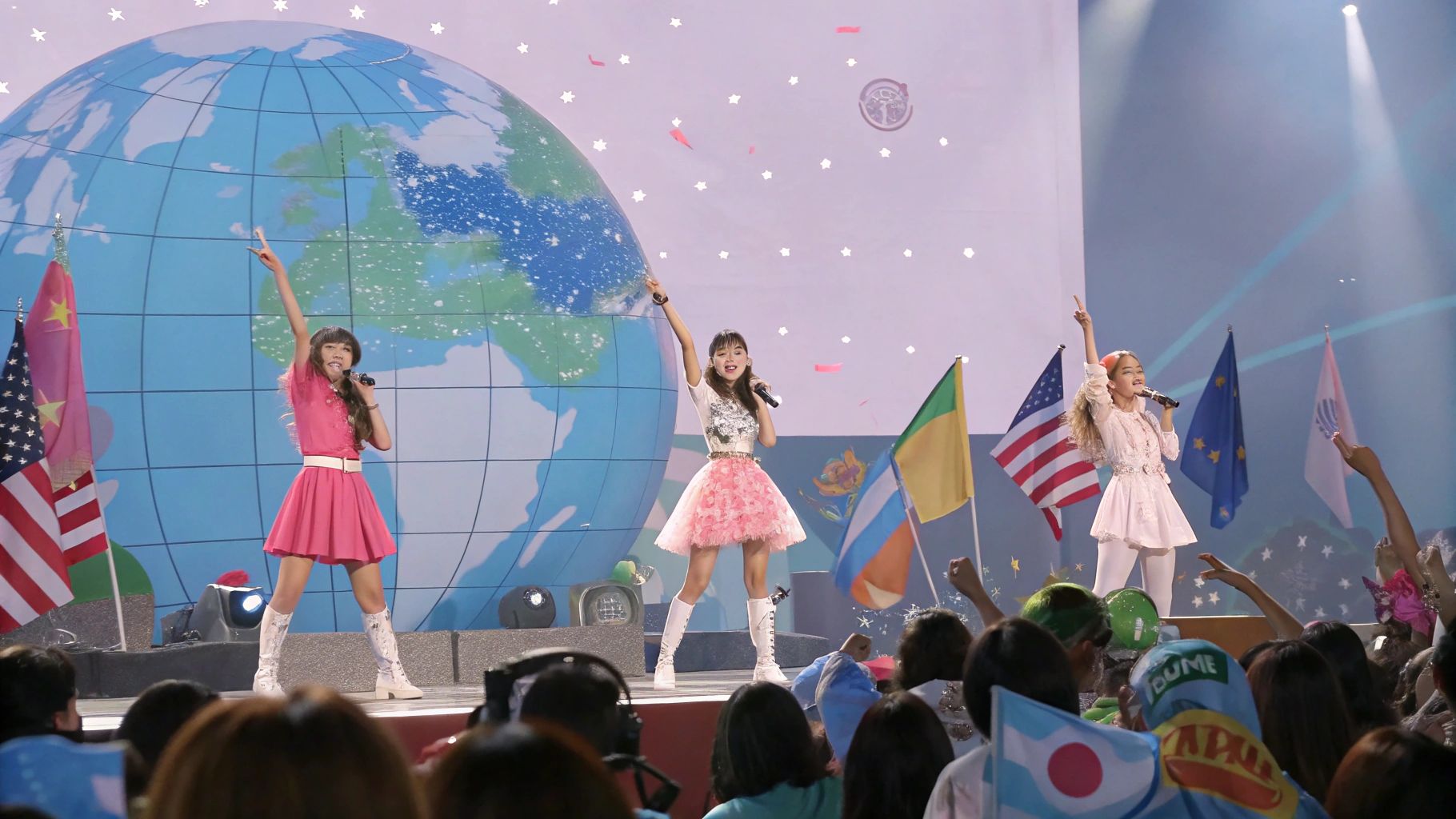 国際平和の活気あるアイドル祭